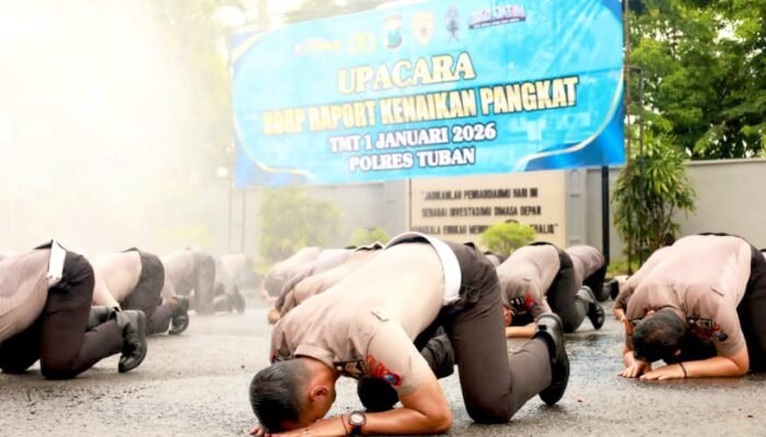 Akhir Tahun Penuh Prestasi, Puluhan Anggota Polres Tuban Resmi Naik Pangkat