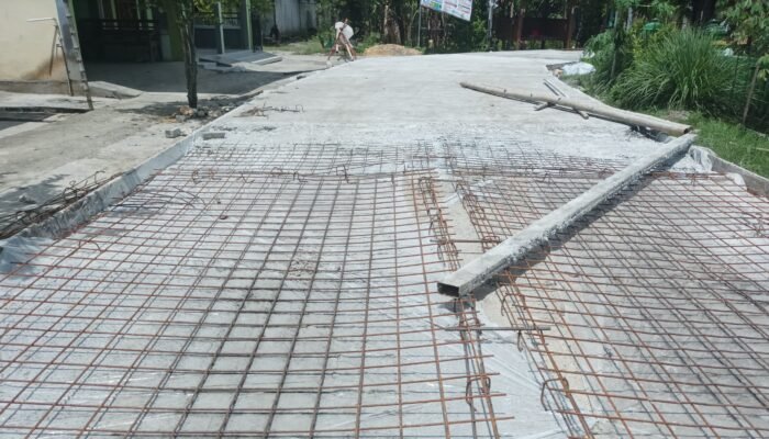 Warga Pertanyakan Pekerjaan Proyek Jalan Beton BKK Desa Prigi Kanor Diduga Tidak Sesuai Spesifikasi