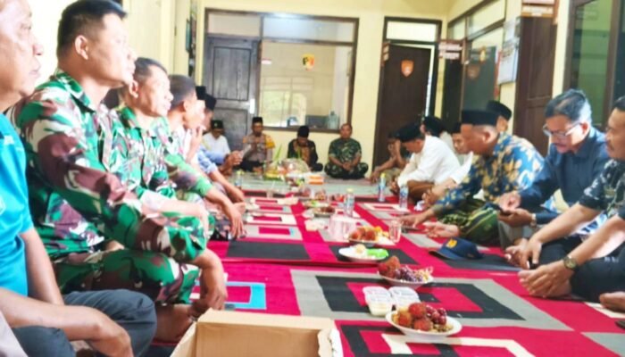 Resmi Naik Pangkat, Empat Personel Polsek Pucuk Lamongan Dapat Apresiasi Pimpinan