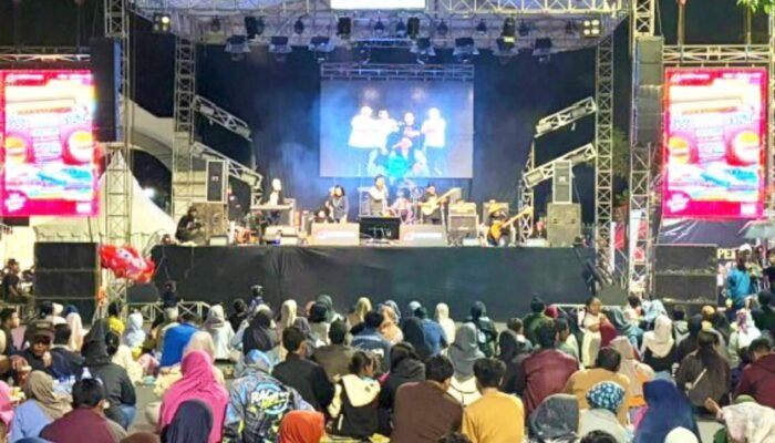 Hangat dan Khidmat, Malam Pergantian Tahun di Alun-Alun Bojonegoro Bikin Haru