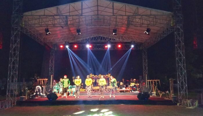 Wayang Thengul Angkat Sejarah Bojonegoro, Ribuan Warga Padati Kantor Kecamatan Kanor