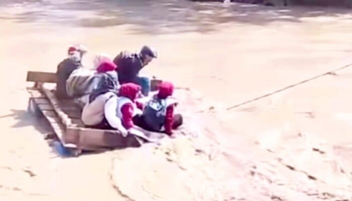 Ngeri, Arus Deras Sungai Kala Ili Aceh Tengah Hampir Seret Relawan Bidan
