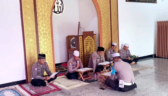Suasana Khidmat di Mako Polsek Buduran Sidoarjo, Personel Khotmil Qur’an Bersama