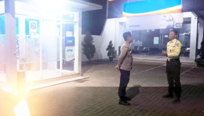Antisipasi Kriminalitas, Polsek Sugihwaras Bojonegoro Birukan Wilayah Sejak Subuh