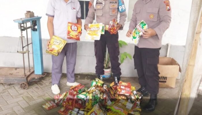 Polsek Balen Bojonegoro Kawal Ketat Pemusnahan Mamin Kedaluwarsa