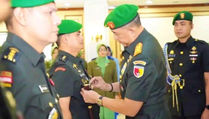 Tongkat Komando Danrindam V Brawijaya Berganti, Pangdam Tekankan Regenerasi TNI AD