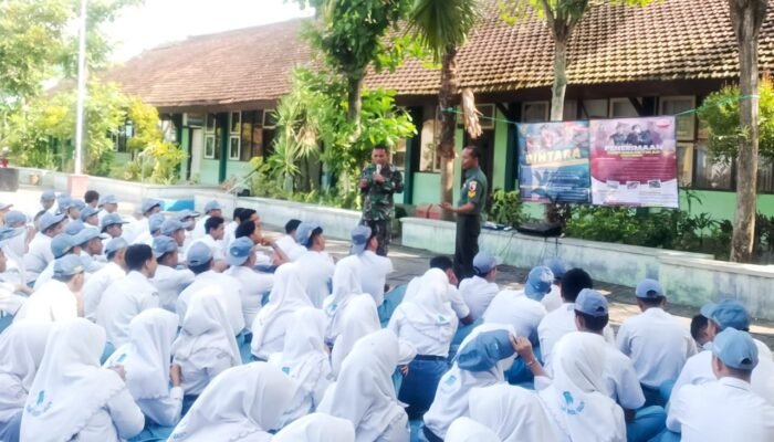 Bangkitkan Minat Pelajar Jadi Tentara, Babinsa Balen Bojonegoro Datangi Sekolah Sosialisasikan Rekrutmen TNI Angkatan Darat