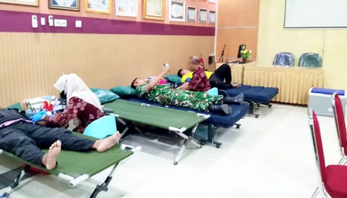 TNI dan Warga Turi Lamongan Bersatu dalam Aksi Donor Darah