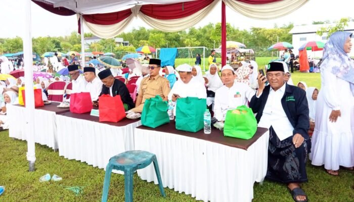 Hujan Tak Surutkan Semangat Hajjah Muslimat NU Bojonegoro Mengaji
