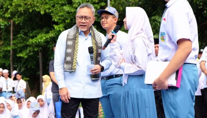MBG Gerakkan Ekonomi Rakyat, Menko Zulhas Sebut Gresik Salah Satu Terbaik