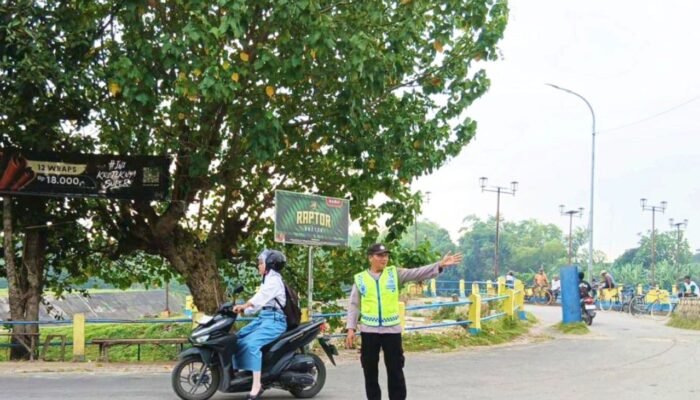 Cegah Macet dan Laka, Polisi Sukosewu Bojonegoro Atur Lalin di DAM Klepek