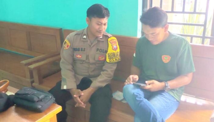 Sambang Desa, Bhabinkamtibmas Gondang Bojonegoro Bangun Komunikasi dengan Warga