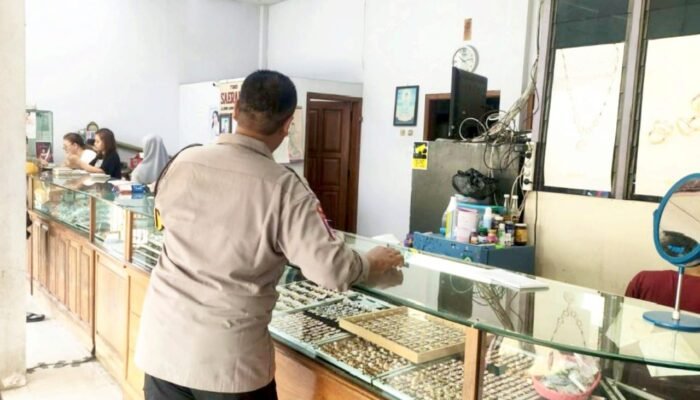 Cegah Kriminalitas, Polsek Kapas Bojonegoro Intensifkan Patroli Pertokoan