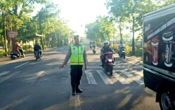 Cegah Laka dan Kemacetan, Polsek Balen Bojonegoro Intensifkan Protap Pagi