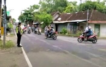Arus Pagi Bojonegoro Dijaga, Polisi Sugihwaras Hadir di Persimpangan dan Sekolah