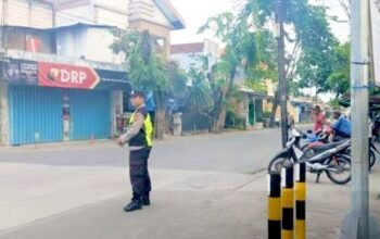 Sibuk Pagi Hari, Polsek Kedungadem Bojonegoro Turun Amankan Lalin Pasar