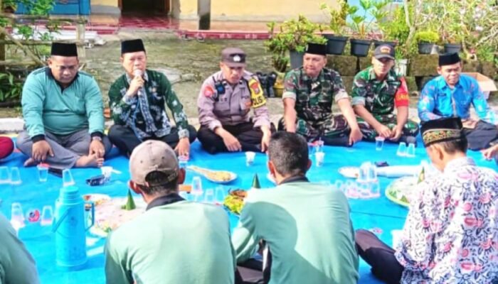 Warga Plososetro Lamongan Bangun Jalan Desa Bersama