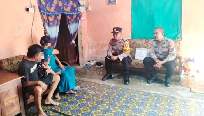 Polri Hadir Saat Warga Terpuruk, Ini yang Dilakukan Polsek Ngimbang Lamongan