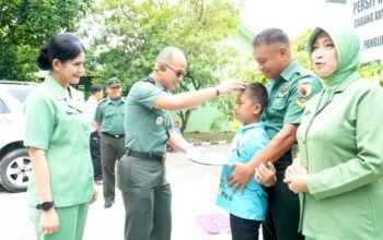 Persit KCK Lamongan Sambangi Warakawuri di Momentum HUT ke-80