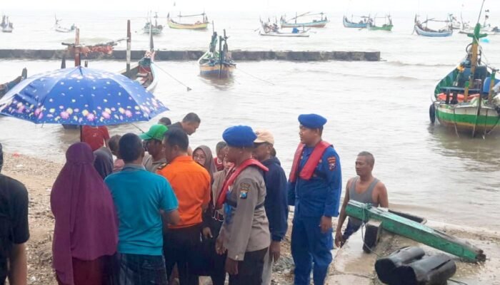 11 Jam Tak Kembali, Perahu Nelayan Lamongan Ditemukan Terapung di Gresik