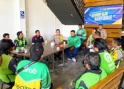 Cara Unik Polantas Lamongan: Ngopi Bareng Ojol Bahas Keselamatan