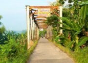Sampah Menumpuk di Jembatan KA, Pemdes Margorejo Tuban Pasang Peringatan Keras