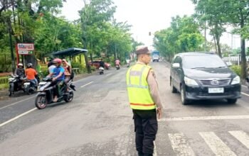 Kapolsek Balen Bojonegoro Instruksikan Pengamanan Lalu Lintas Jam Sekolah