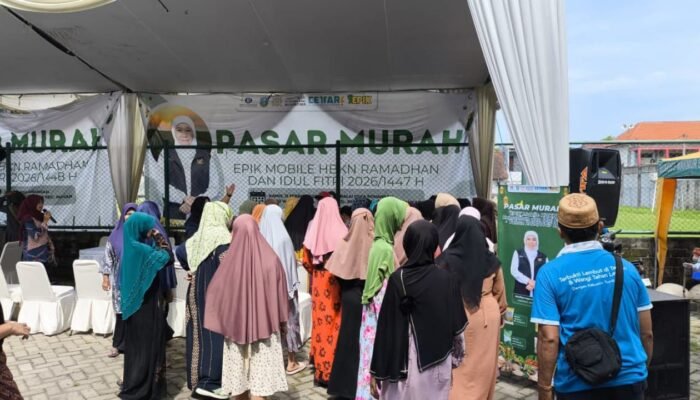 Bertepatan Pasar Kliwon, Pasar Murah di Manyar Gresik Disambut Antusias