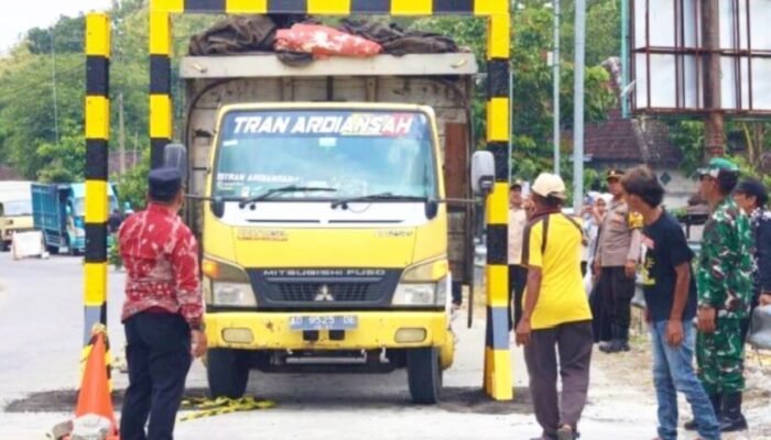 Portal Jembatan TBB Dipersoalkan, Dishub Bojonegoro Tegaskan Tak Ada Pungutan
