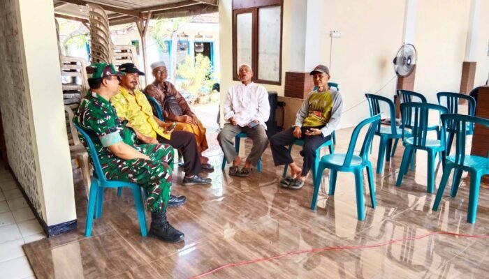 Babinsa Brondong Lamongan Hadir di Tengah Warga Lembor, Ini Pesan Pentingnya