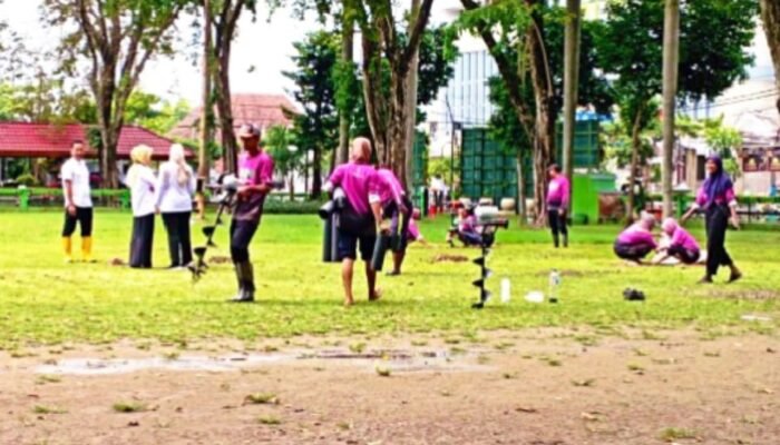 Alun-Alun Bojonegoro Dipasang Lubang Biopori, Ini Manfaatnya