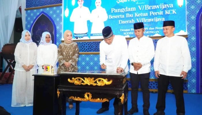 Pangdam V Brawijaya Santuni Anak Yatim dan Perkuat Sinergi di Lamongan
