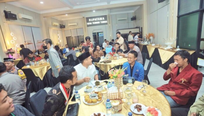 Sinergi Ramadhan, Polisi dan Mahasiswa Lamongan Duduk Satu Meja
