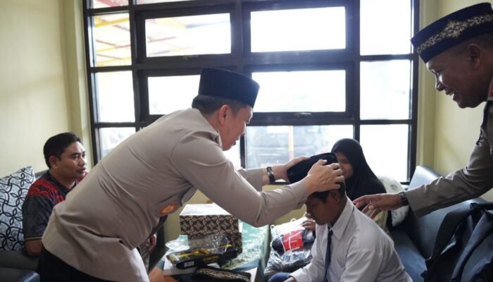 Momentum Ramadhan, Kapolres Bojonegoro Berikan Bantuan Sosial bagi Warga Rentan