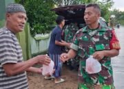 Ramadhan Penuh Keberkahan, Babinsa dan Persit Koramil Kedewan Bojonegoro Bagikan Takjil Gratis