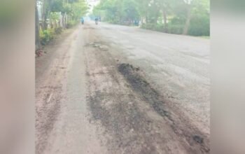 Sering Sebabkan Kecelakaan, Jalan Nasional Baureno Bojonegoro Dibiarkan Rusak