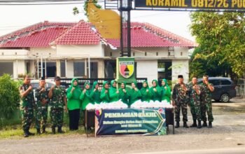 Ratusan Takjil Dibagikan Koramil Pucuk di Perbatasan Babat Lamongan