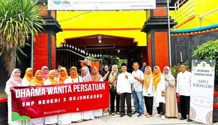 Siapkan Generasi Berempati, SMPN 2 Bojonegoro Salurkan Ribuan Nasi Kotak Ramadan
