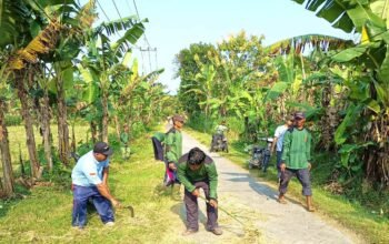 Pemerintah Kecamatan Sukosewu Bojonegoro Bergerak Bersihkan Wilayah Jelang Lebaran