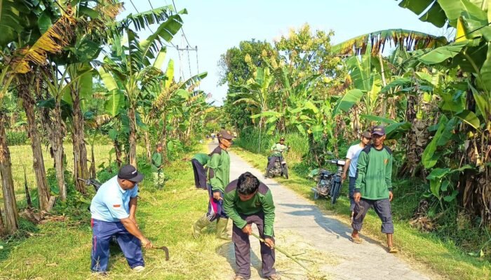 Pemerintah Kecamatan Sukosewu Bojonegoro Bergerak Bersihkan Wilayah Jelang Lebaran