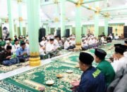Tradisi Malam Selawe di Gresik Kembali Menggema, Ribuan Jamaah Ikhtikaf di Masjid Sunan Giri