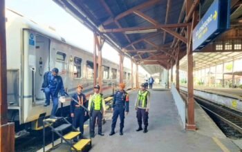 Jelang Lebaran, Polisi Siaga di Stasiun Bojonegoro