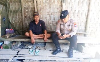 Lewat Sambang Warkop, Bhabinkamtibmas Kanor Bojonegoro Ajak Warga Peduli Kamtibmas