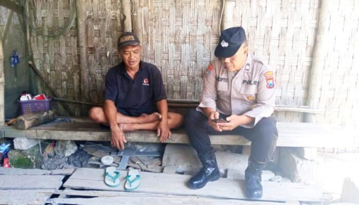 Lewat Sambang Warkop, Bhabinkamtibmas Kanor Bojonegoro Ajak Warga Peduli Kamtibmas
