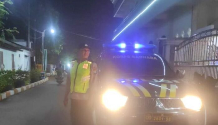Ramadan Aman, Polisi Kepohbaru Bojonegoro Siaga di Masjid Saat Tarawih