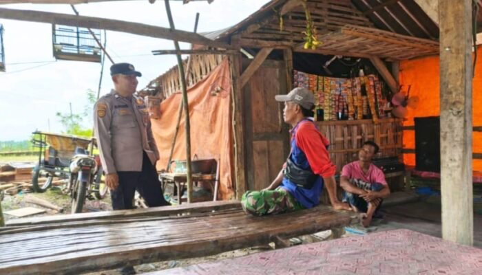 Polisi Sambangi Warga Baureno Bojonegoro, Bahas Keamanan hingga Hoaks