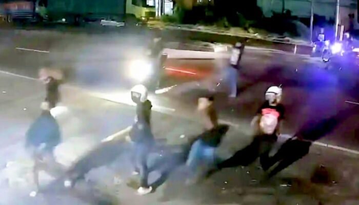 Mencekam, Geng Motor Brutal Serang Warga Lamongan Saat Sahur di Kesambi