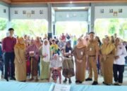 Datang Lebih Awal, Warga Gayam Bojonegoro Antusias Sambut Bansos Jelang Lebaran