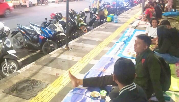 Alun-Alun Bojonegoro Dipadati Pengunjung, UMKM Ketiban Berkah Lebaran