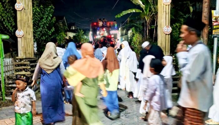 Takbir Keliling Warukulon Lamongan Meriah, Warga Rayakan Idul Fitri Penuh Semangat